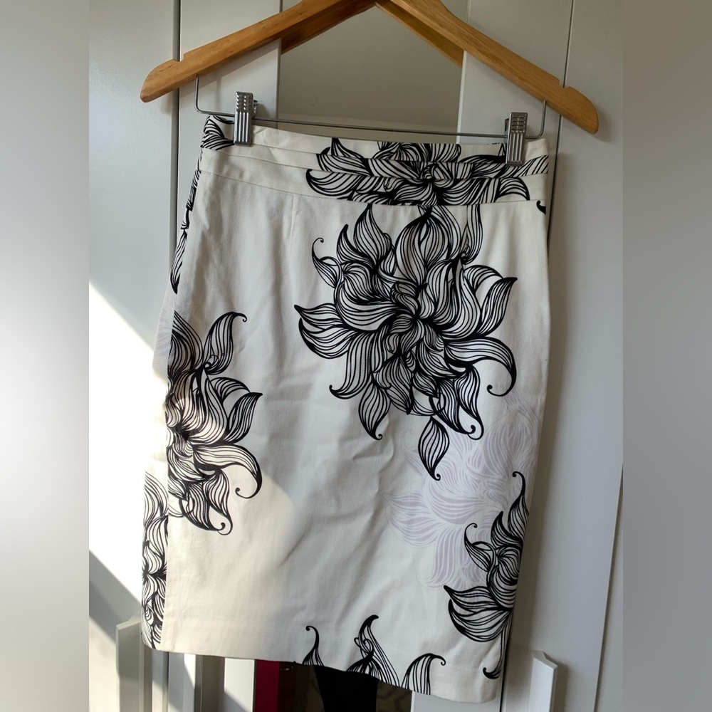 NOT FOR SALE Club Monaco Flower Pencil Skirt
